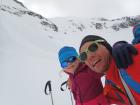 Pere et fille après le depeautage sans enlever les skis