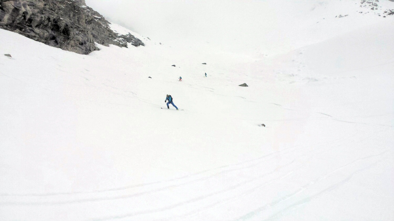 1432570164 2047075792BI